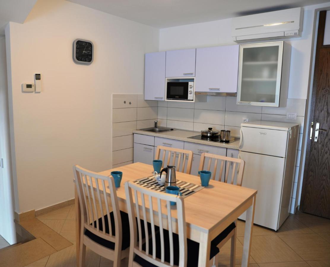Apartments Palma & Pino Cres Luaran gambar