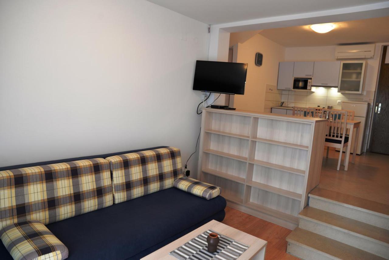 Apartments Palma & Pino Cres Luaran gambar