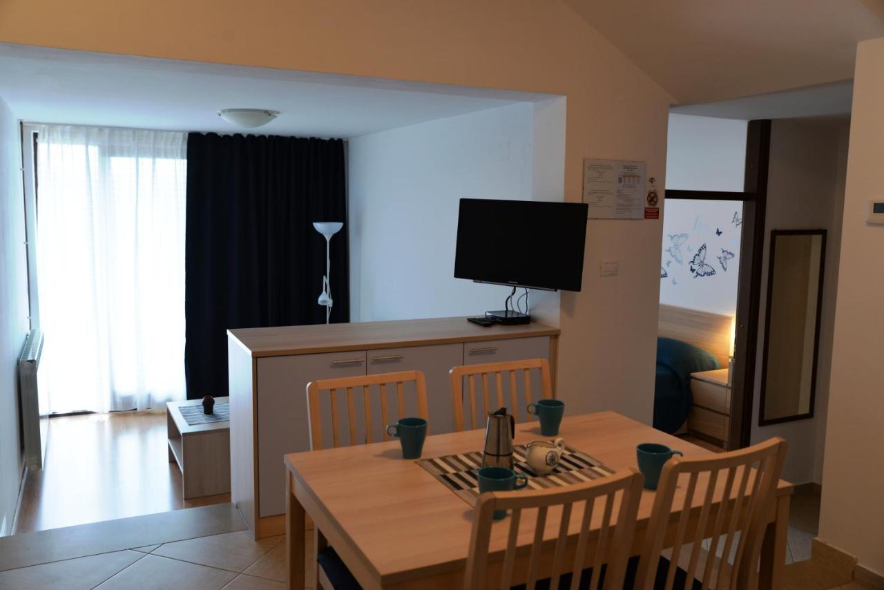 Apartments Palma & Pino Cres Luaran gambar