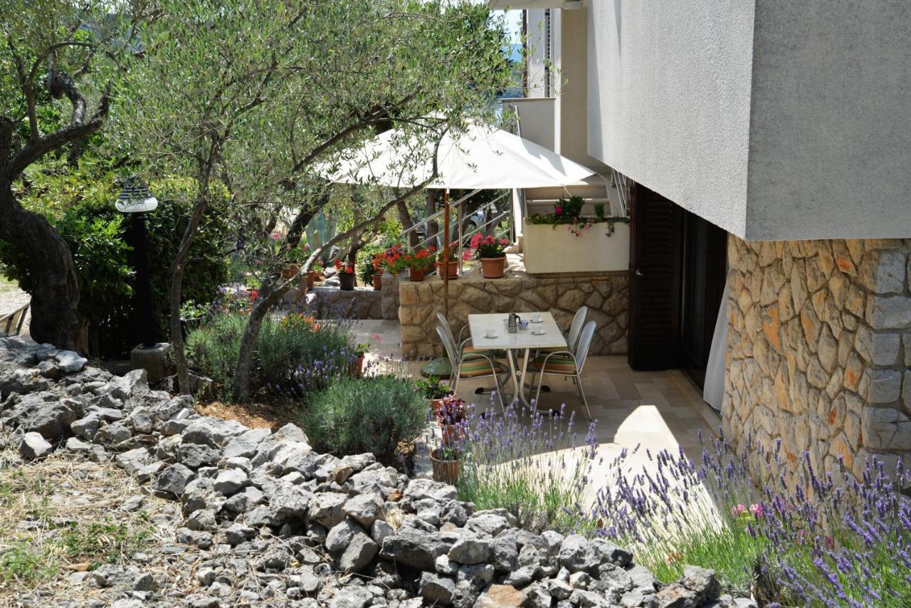 Apartments Palma & Pino Cres Luaran gambar