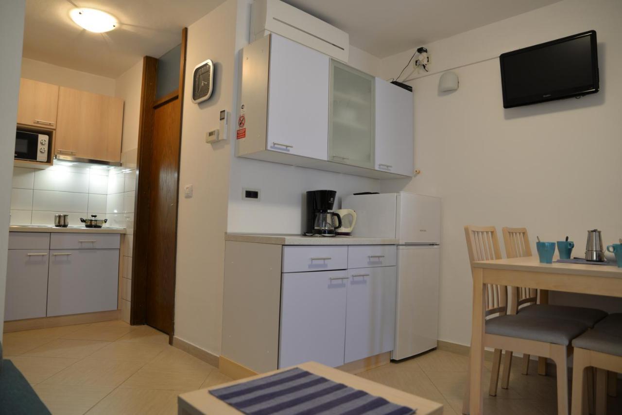 Apartments Palma & Pino Cres Luaran gambar
