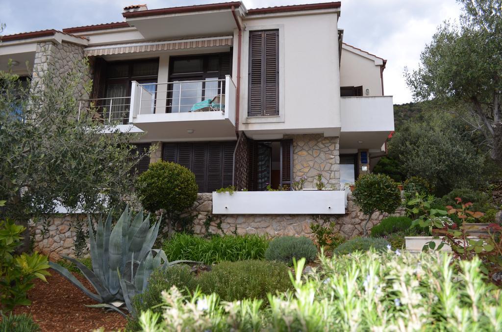 Apartments Palma & Pino Cres Luaran gambar