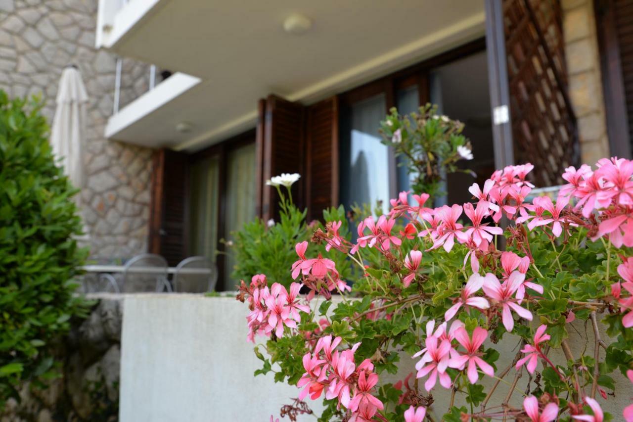 Apartments Palma & Pino Cres Luaran gambar