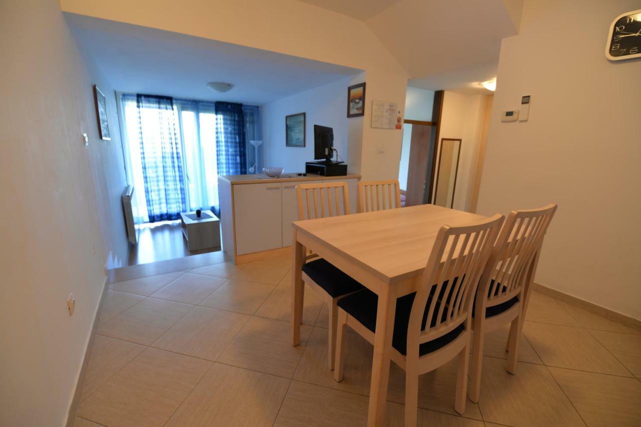 Apartments Palma & Pino Cres Luaran gambar