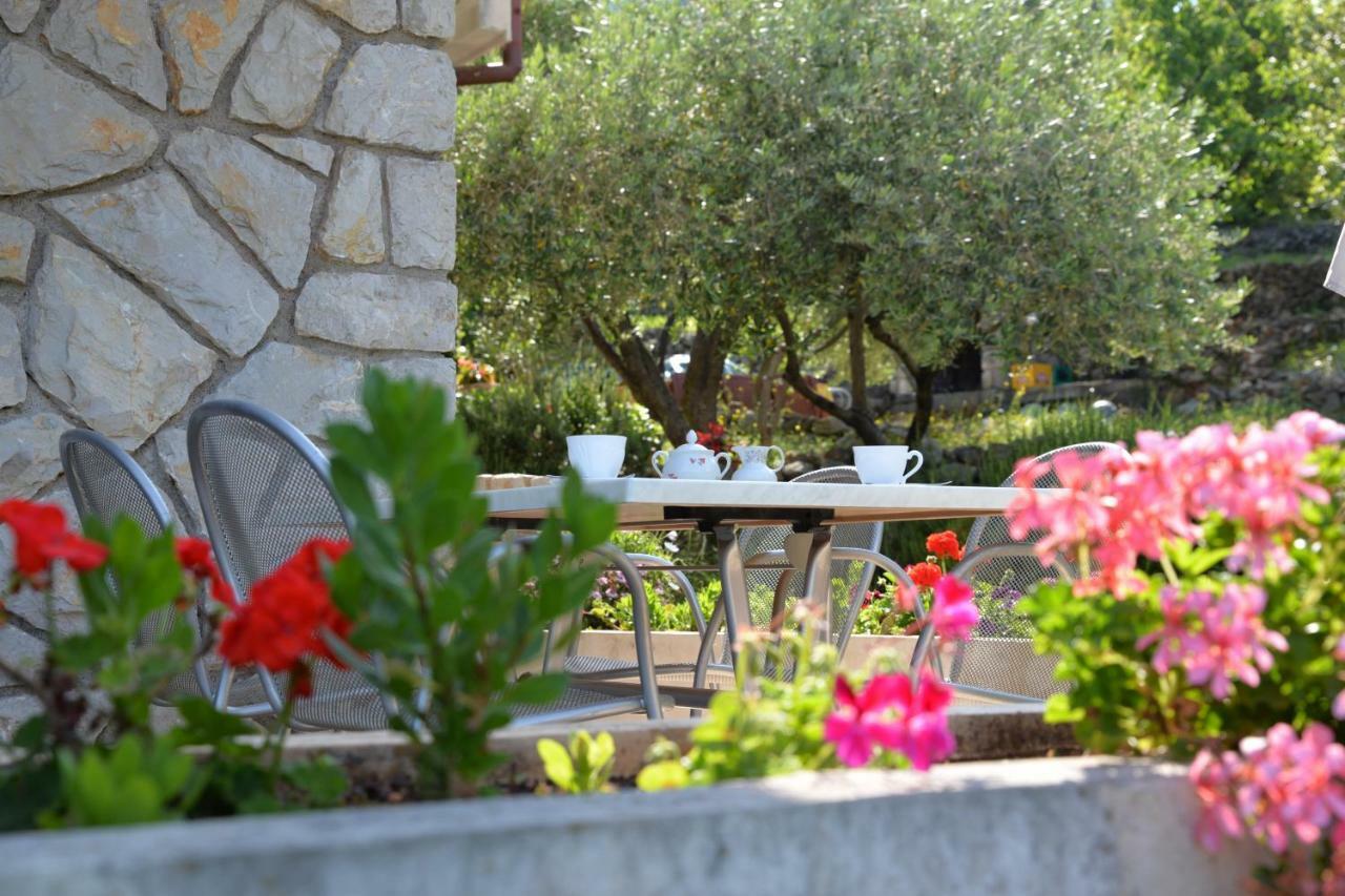 Apartments Palma & Pino Cres Luaran gambar